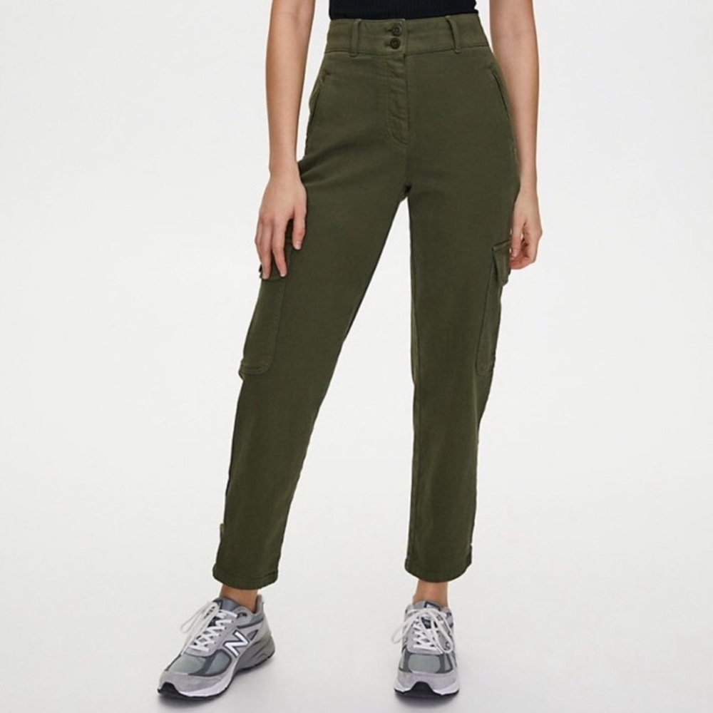 Wilfred Free Aritzia Modern Cargo Pant high waist in olive green size 2